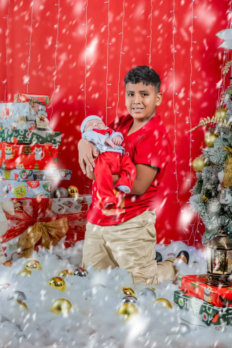 Retrato de niño realizado en una sesión navideña anterior de Foráneo Black