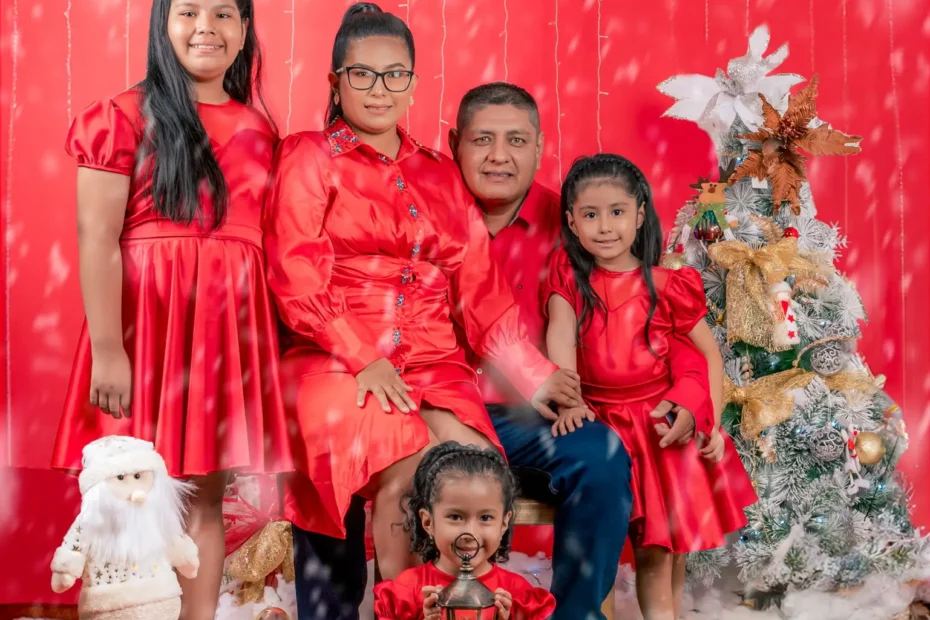 Familia fotografiada en una sesión navideña anterior de Foráneo Black